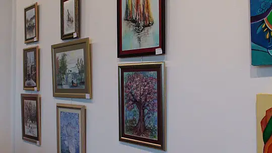 ÇAĞDAŞ AMATÖR RESSAMLAR SERGİSİ AÇILDI