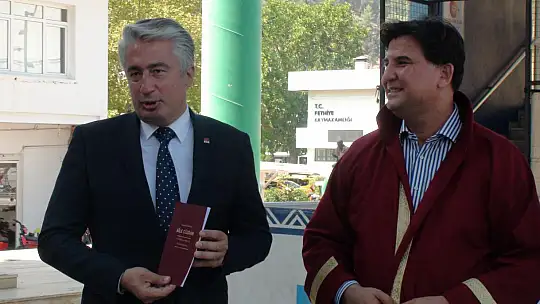 Başkan Karaca genç çifti yalnız bırakmadı