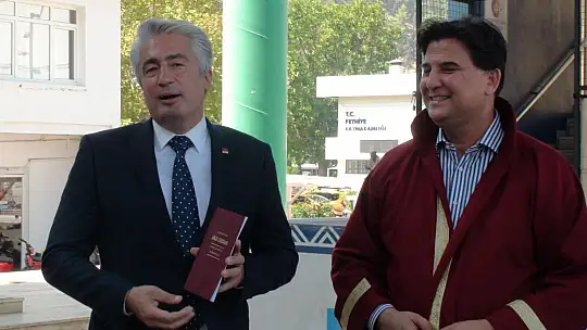 Başkan Karaca genç çifti yalnız bırakmadı