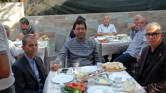 BAŞKAN DEMİR MUHTARLARLA KAHVALTIDA BULUŞTU