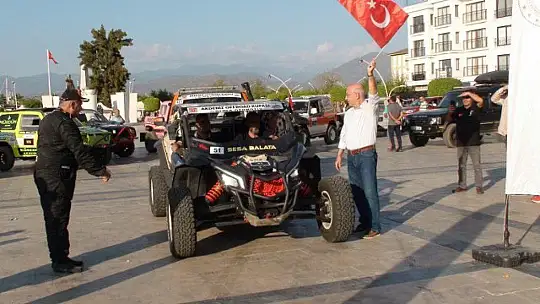 OFFROAD ARAÇLARI, BEŞKAZA MEYDANI'NDA