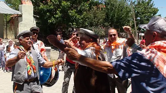 YÖRÜK ŞENLİĞİNE YOĞUN KATILIM