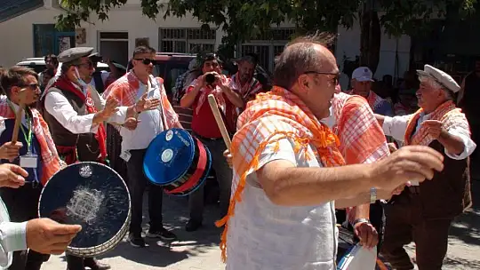 YÖRÜK ŞENLİĞİNE YOĞUN KATILIM