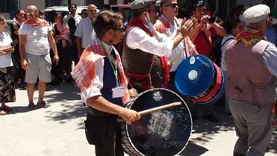 YÖRÜK ŞENLİĞİNE YOĞUN KATILIM
