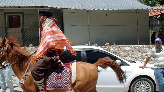 YÖRÜK ŞENLİĞİNE YOĞUN KATILIM