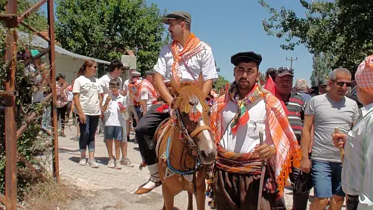 YÖRÜK ŞENLİĞİNE YOĞUN KATILIM
