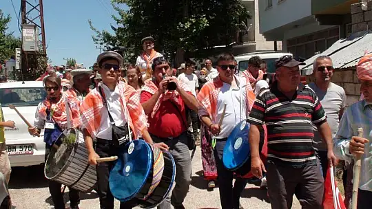 YÖRÜK ŞENLİĞİNE YOĞUN KATILIM