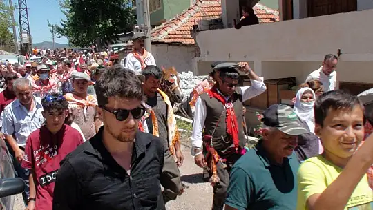 YÖRÜK ŞENLİĞİNE YOĞUN KATILIM