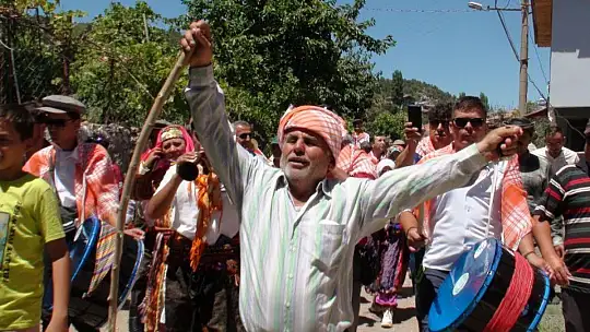 YÖRÜK ŞENLİĞİNE YOĞUN KATILIM