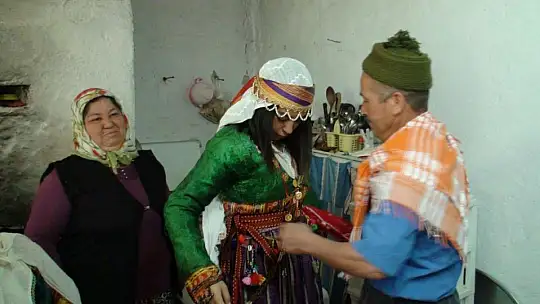 YÖRÜK ŞENLİĞİNE YOĞUN KATILIM