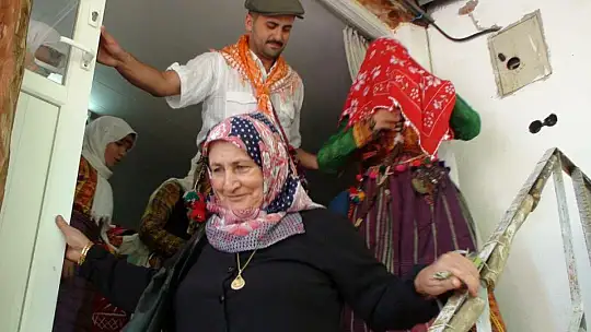 YÖRÜK ŞENLİĞİNE YOĞUN KATILIM