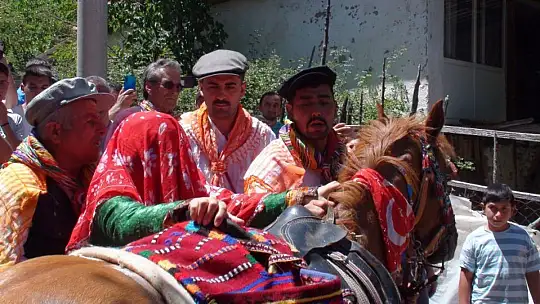 YÖRÜK ŞENLİĞİNE YOĞUN KATILIM