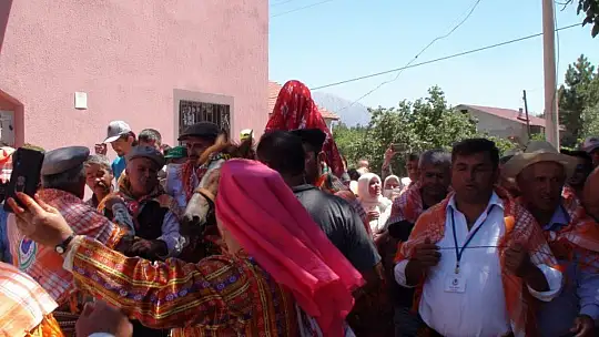 YÖRÜK ŞENLİĞİNE YOĞUN KATILIM
