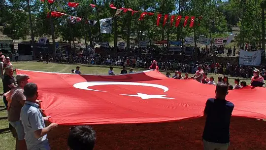 YÖRÜK ŞENLİĞİNE YOĞUN KATILIM