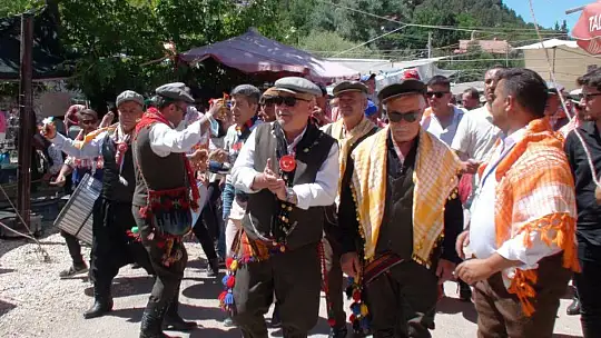 YÖRÜK ŞENLİĞİNE YOĞUN KATILIM