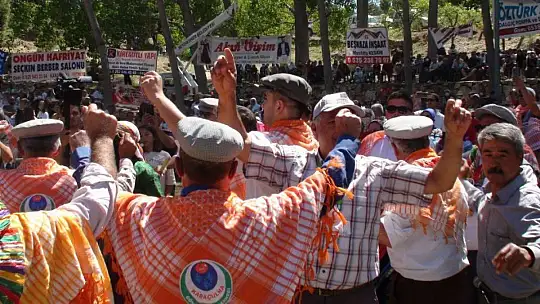 YÖRÜK ŞENLİĞİNE YOĞUN KATILIM