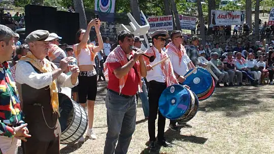 YÖRÜK ŞENLİĞİNE YOĞUN KATILIM