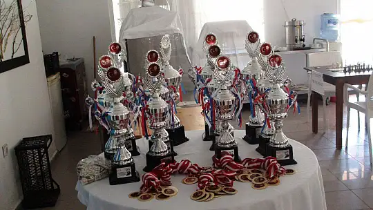 ATA'YI ANMA SATRANÇ TURNUVASI'NA YOĞUN KATILIM 