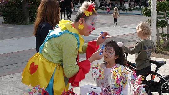 BEŞKAZA MEYDANI'NDA ÇOCUK ŞENLİĞİ