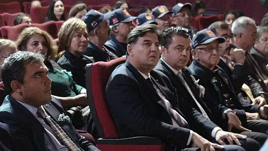 ÖĞRETMENLER GÜNÜ TÖRENLE KUTLANDI