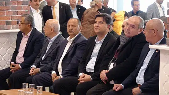 İYİ PARTİDE BAYRAK DEĞİŞİMİ