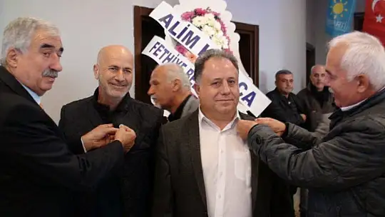 İYİ PARTİDE BAYRAK DEĞİŞİMİ