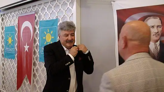 İYİ PARTİDE BAYRAK DEĞİŞİMİ