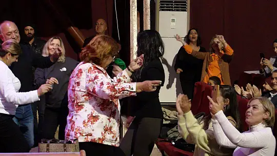 ZEHRA BEBEK İÇİN SAHNE ALDILAR