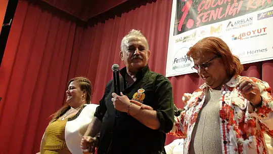 ZEHRA BEBEK İÇİN SAHNE ALDILAR