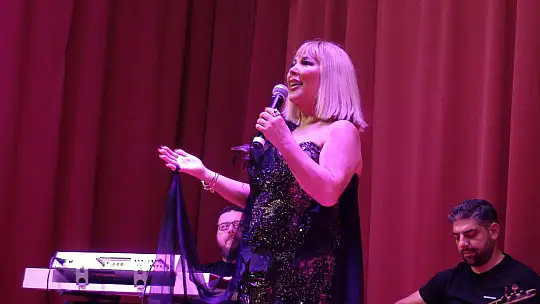 ZEHRA BEBEK İÇİN SAHNE ALDILAR