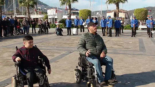 DÜNYA ENGELLİLER GÜNÜNDE ÇELENK SUNMA TÖRENİ YAPILDI