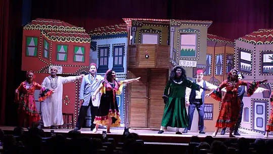 'KANLI NİGAR' FETHİYE'DE SAHNELENDİ