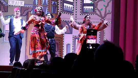 'KANLI NİGAR' FETHİYE'DE SAHNELENDİ