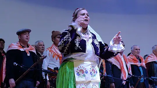 YÖRÜKLER DOYASIYA EĞLENDİ