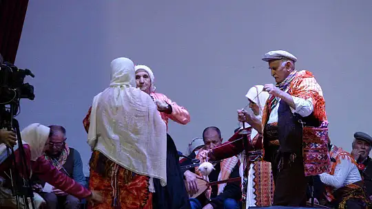 YÖRÜKLER DOYASIYA EĞLENDİ