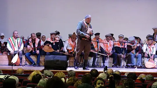 YÖRÜKLER DOYASIYA EĞLENDİ