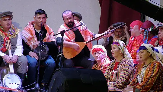 YÖRÜKLER DOYASIYA EĞLENDİ