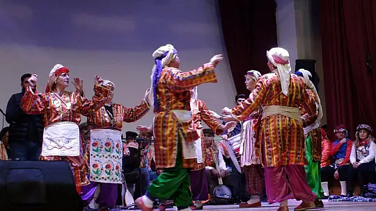 YÖRÜKLER DOYASIYA EĞLENDİ