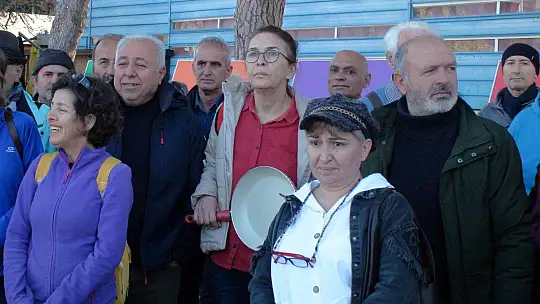 HÜKÜMETE TENCERE VE TAVA GÖSTERDİLER