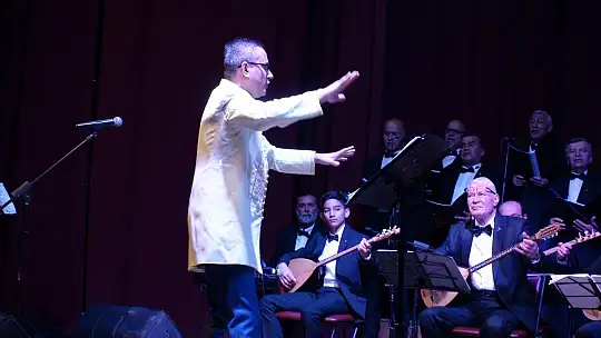 HAMDİ ÖZBAY TÜRKÜLERLE ANILDI