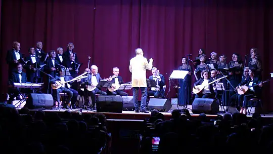 HAMDİ ÖZBAY TÜRKÜLERLE ANILDI