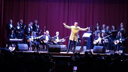 HAMDİ ÖZBAY TÜRKÜLERLE ANILDI