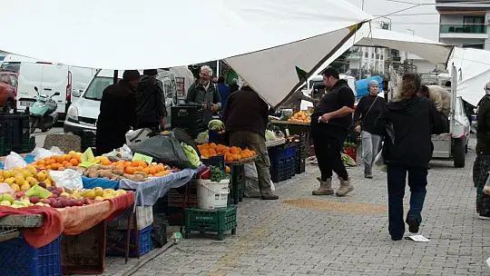 PAZARDA FIRTINA PANİĞİ