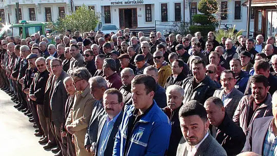 ESKİ BELEDİYE BAŞKANI KANDÖNMEZ SON YOLCULUĞUNA UĞURLANDI