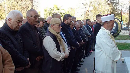 ESKİ BELEDİYE BAŞKANI KANDÖNMEZ SON YOLCULUĞUNA UĞURLANDI