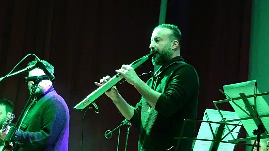 BARIŞ MANÇO VE CEM KARACA ANISINA MUHTEŞEM KONSER