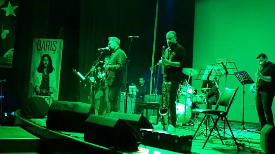 BARIŞ MANÇO VE CEM KARACA ANISINA MUHTEŞEM KONSER