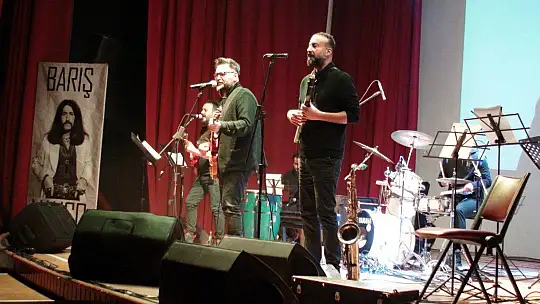 BARIŞ MANÇO VE CEM KARACA ANISINA MUHTEŞEM KONSER