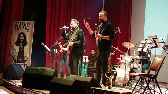 BARIŞ MANÇO VE CEM KARACA ANISINA MUHTEŞEM KONSER