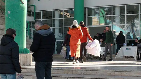 VATANDAŞLARDAN AFET BÖLGESİNE YARDIM